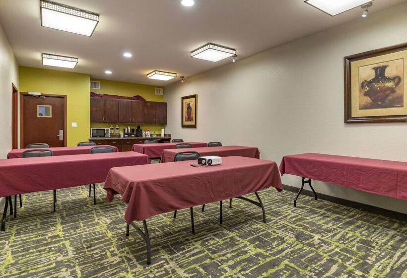 هتل Best Western Plus Victoria Inn & Suites