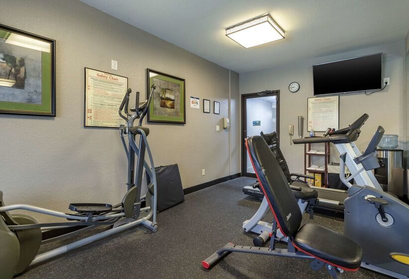 هتل Best Western Plus Victoria Inn & Suites