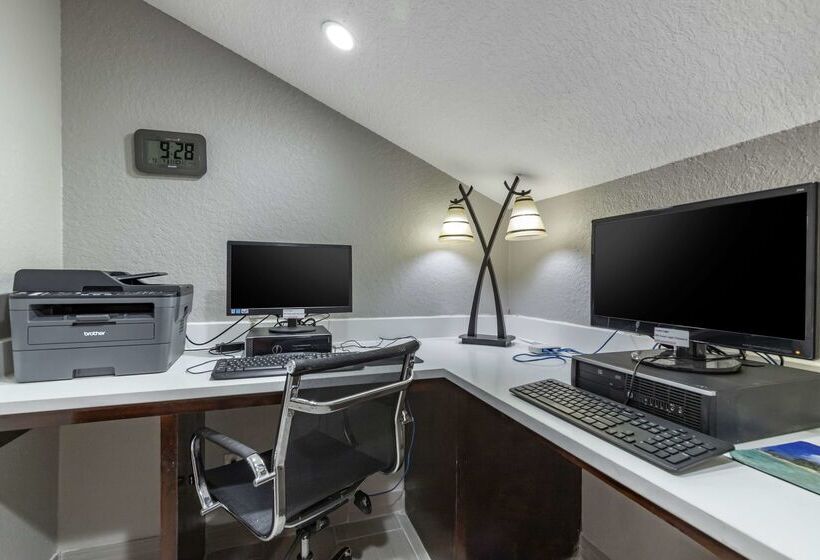 هتل Best Western Plus Victoria Inn & Suites