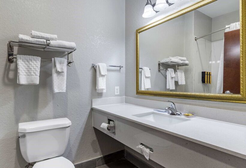 هتل Best Western Plus Victoria Inn & Suites