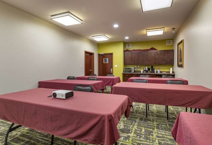هتل Best Western Plus Victoria Inn & Suites