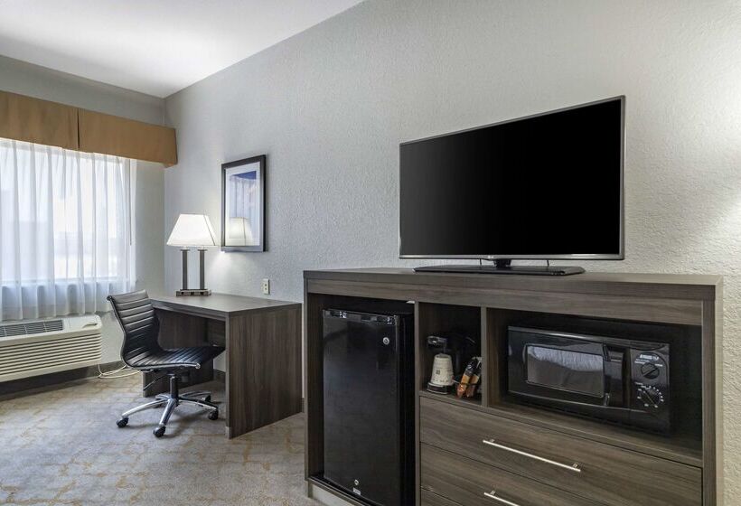 هتل Best Western Plus Victoria Inn & Suites
