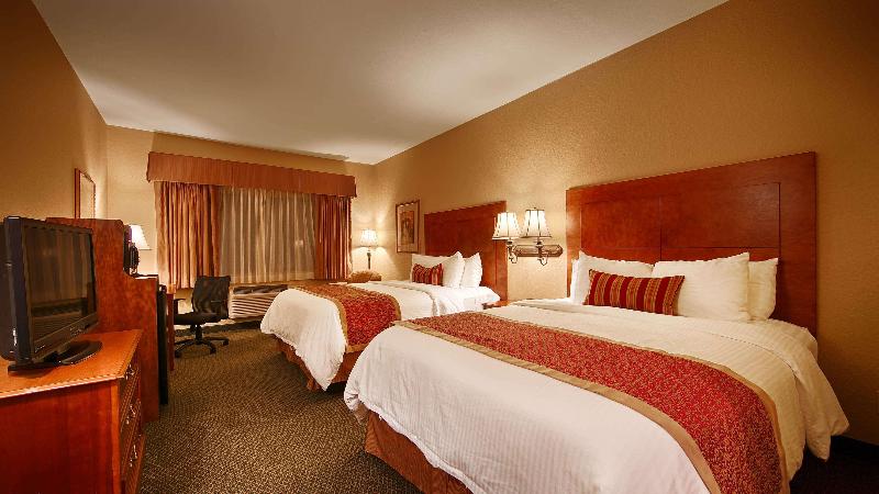 هتل Best Western Plus Victoria Inn & Suites