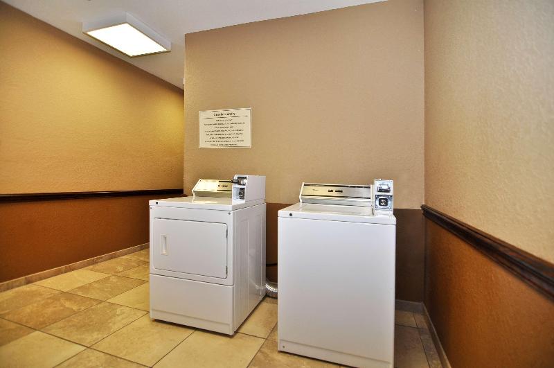 هتل Best Western Plus Victoria Inn & Suites