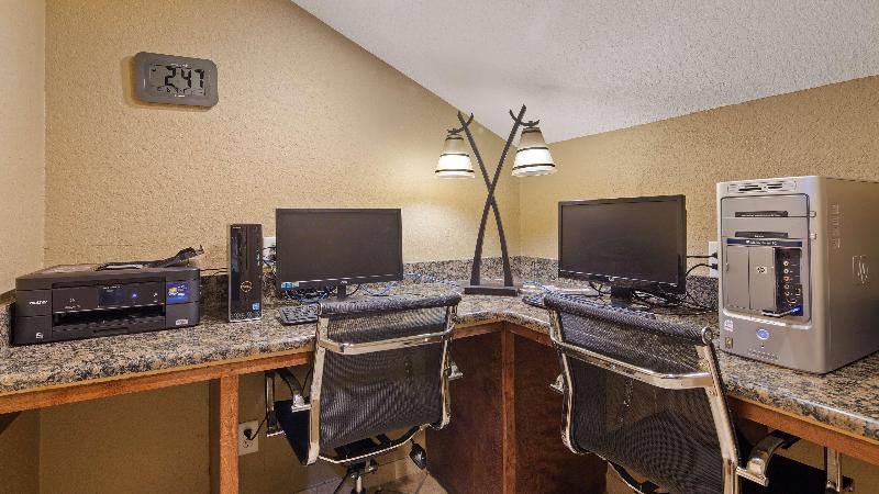 هتل Best Western Plus Victoria Inn & Suites