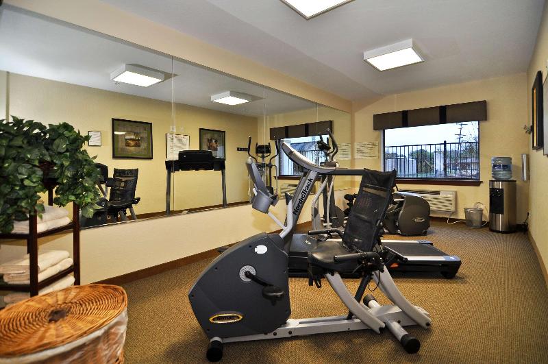 هتل Best Western Plus Victoria Inn & Suites