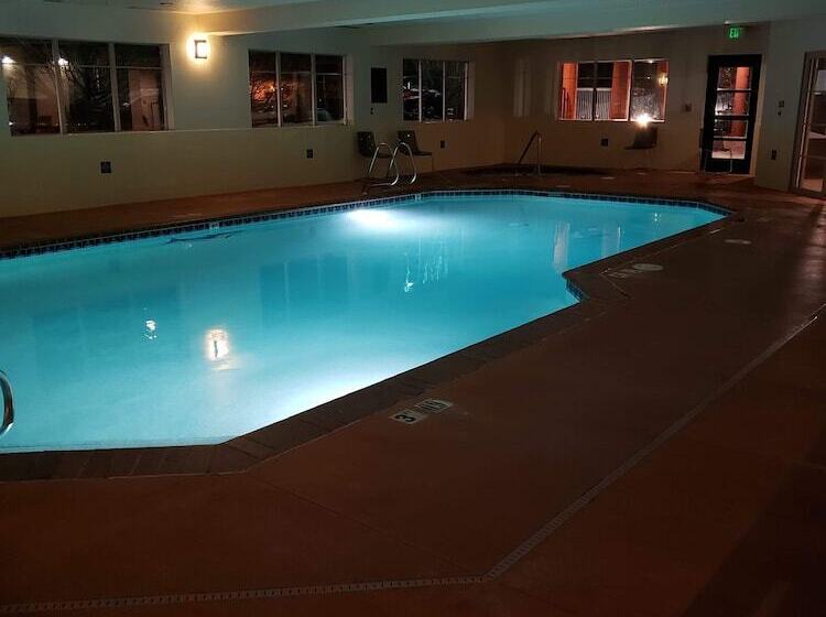 هتل Best Western Snowcap Lodge