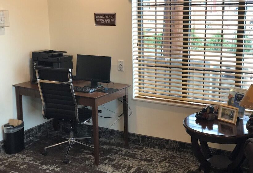 Отель Best Western Yellowstone Crossing
