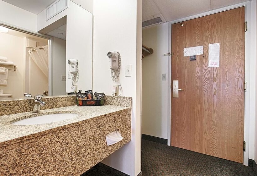 Отель Best Western Yellowstone Crossing