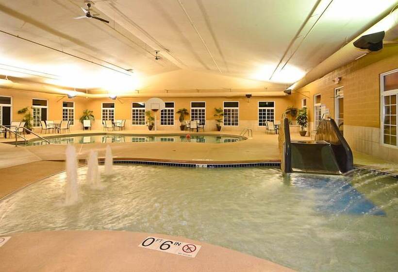 Отель Crandon Inn & Suites