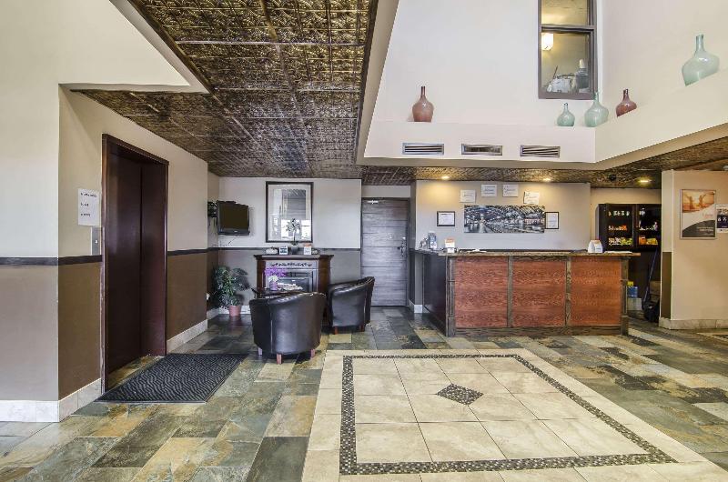 هتل Econo Lodge  Lloydminster