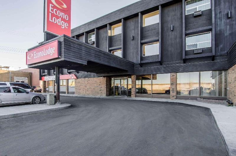 هتل Econo Lodge  Lloydminster