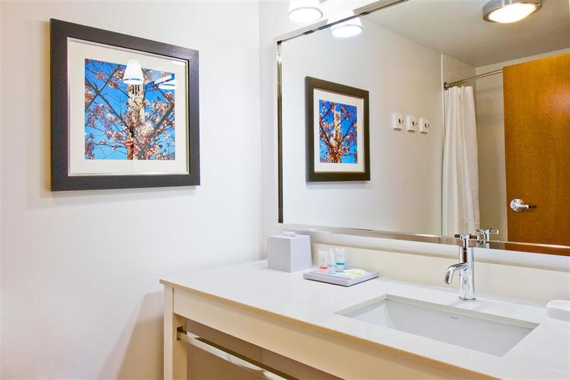 هتل Four Points By Sheraton Raleigh Durham Airport