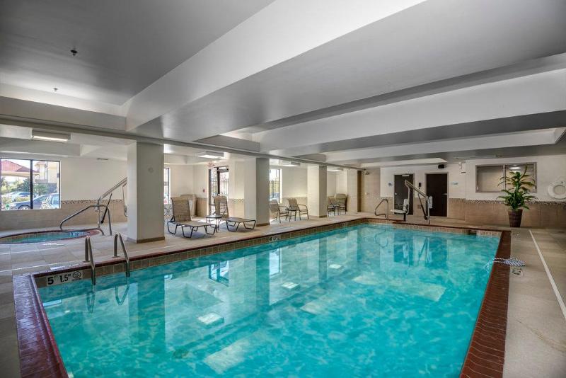 هتل Holiday Inn Express Conway, An Ihg