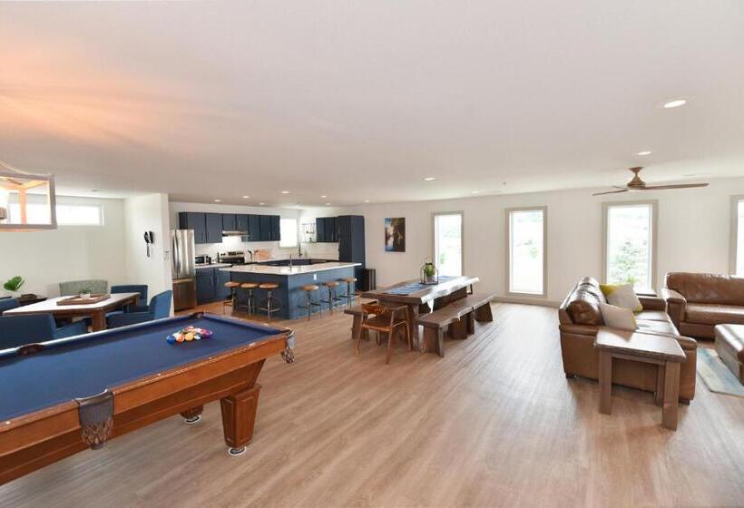 هتل Holiday Inn Express Wisconsin Dells, An Ihg