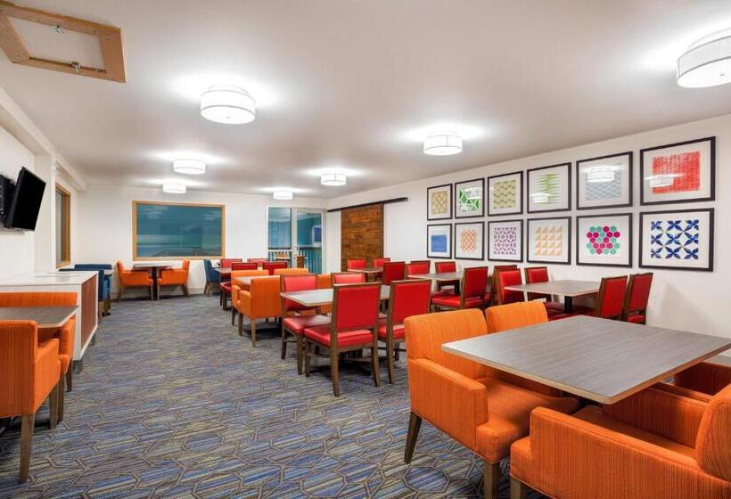هتل Holiday Inn Express Wisconsin Dells, An Ihg