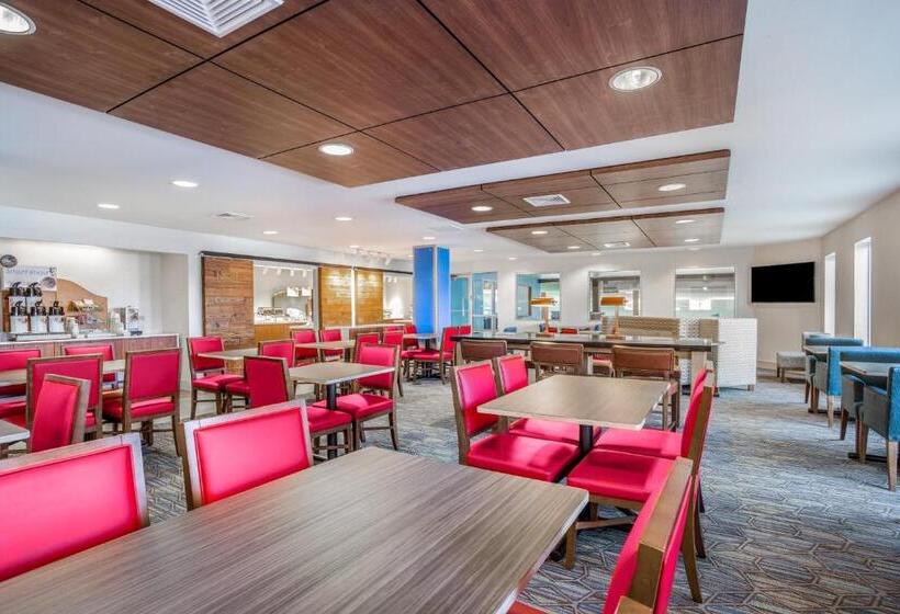 هتل Holiday Inn Express Wisconsin Dells, An Ihg