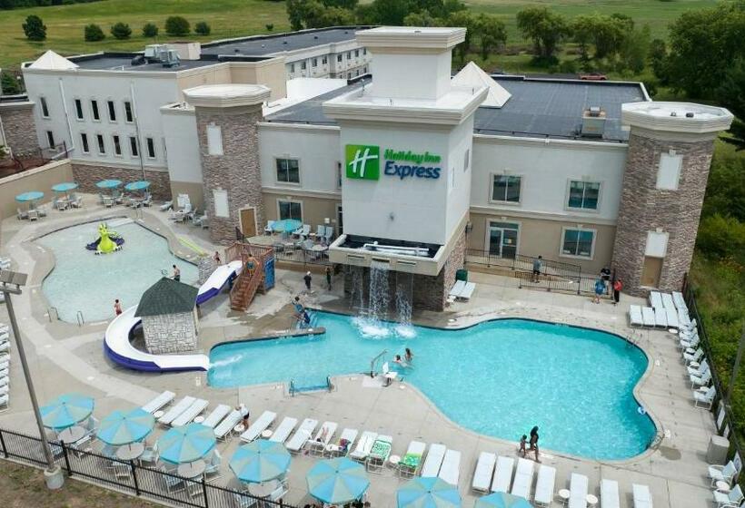 هتل Holiday Inn Express Wisconsin Dells, An Ihg