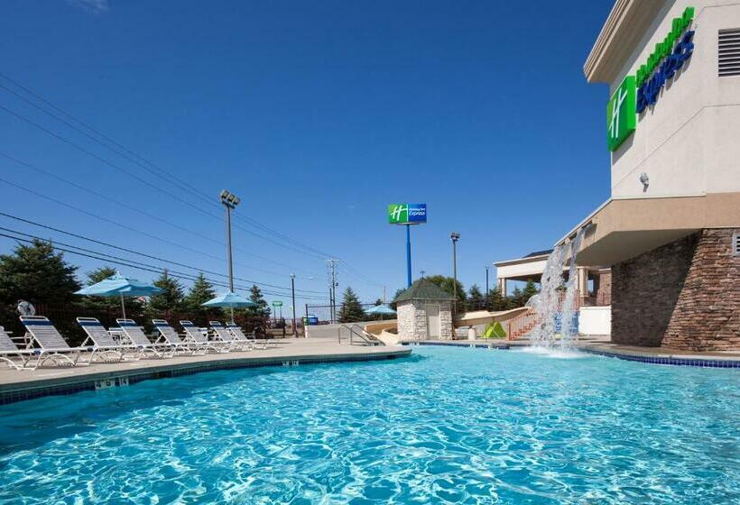 هتل Holiday Inn Express Wisconsin Dells, An Ihg