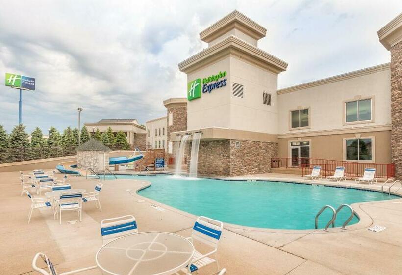 هتل Holiday Inn Express Wisconsin Dells, An Ihg
