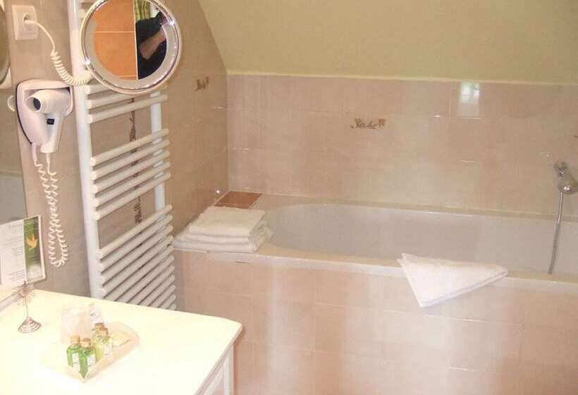 Отель Les Etangs De Guibert