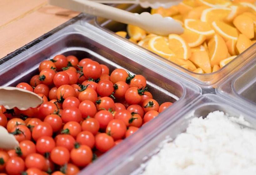 هتل New Welcity Yugawara