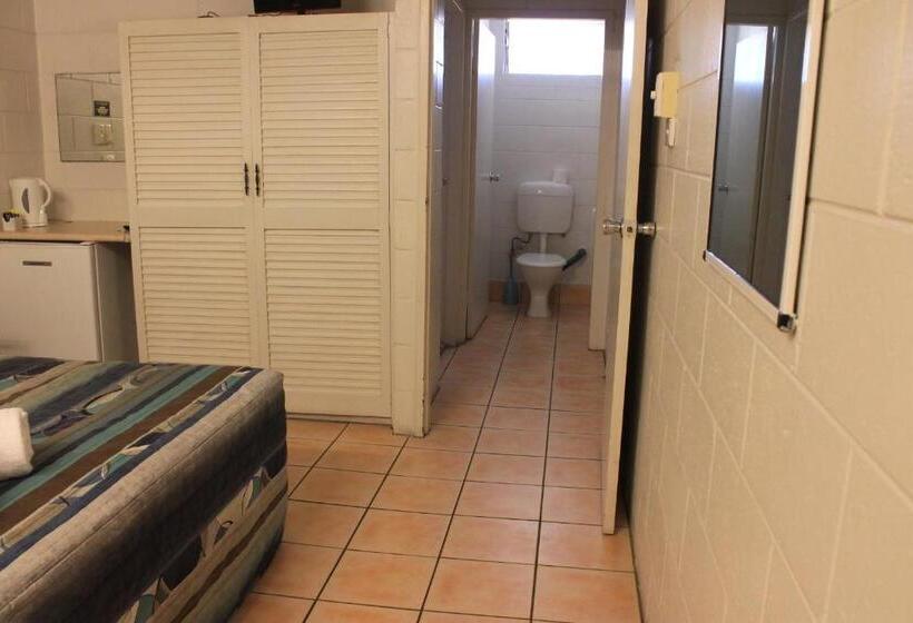 هتل Oasis Inn Apartments
