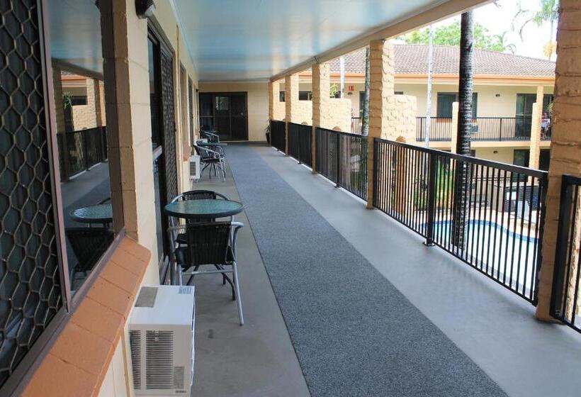 هتل Oasis Inn Apartments