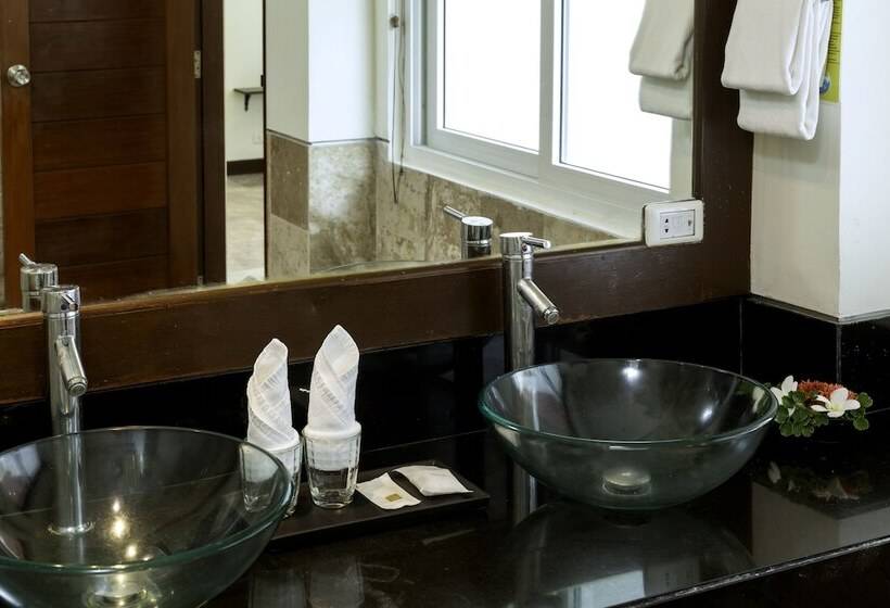 هتل Phunawa Resort Phuket Karon Beach   Sha Plus