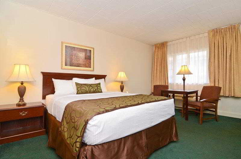 Отель Red Roof Inn & Suites Hazleton