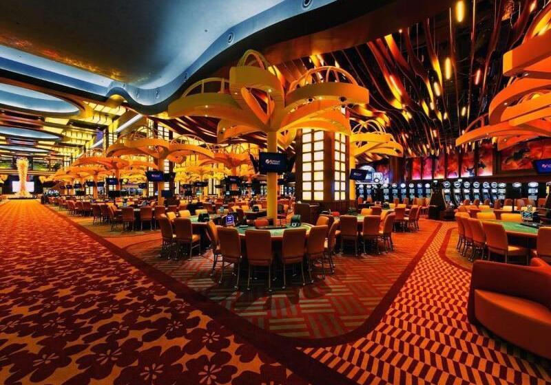 هتل Resorts World Sentosa  Equarius