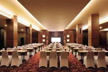 هتل Solo Paragon & Residences