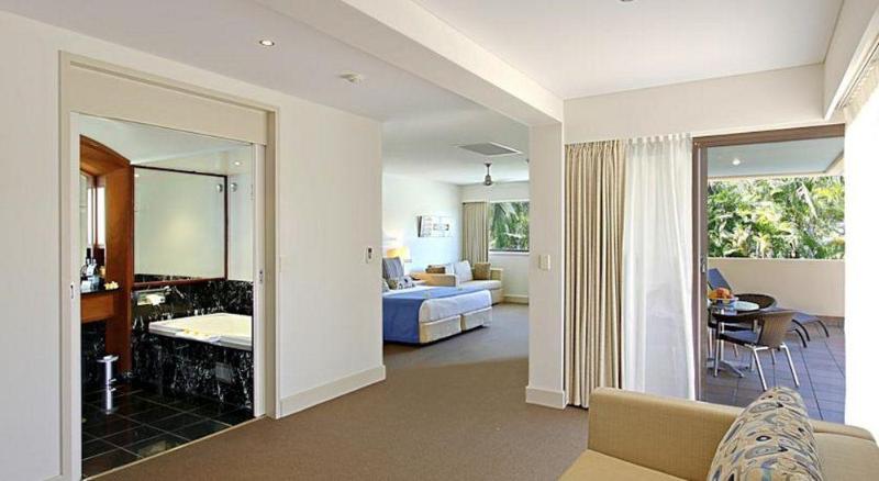 هتل Waves  Byron Bay