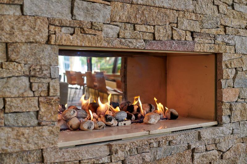 هتل Waves  Byron Bay