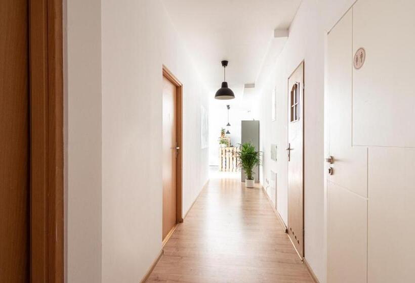 Target Hostel