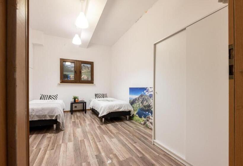 Target Hostel