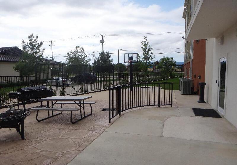 هتل Candlewood Suites Decatur Medical Center, An Ihg