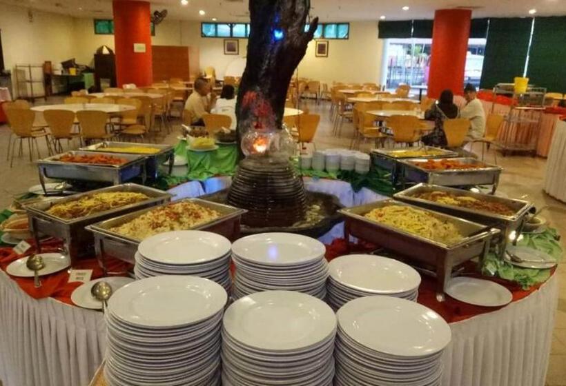 هتل Coral Bay Resort