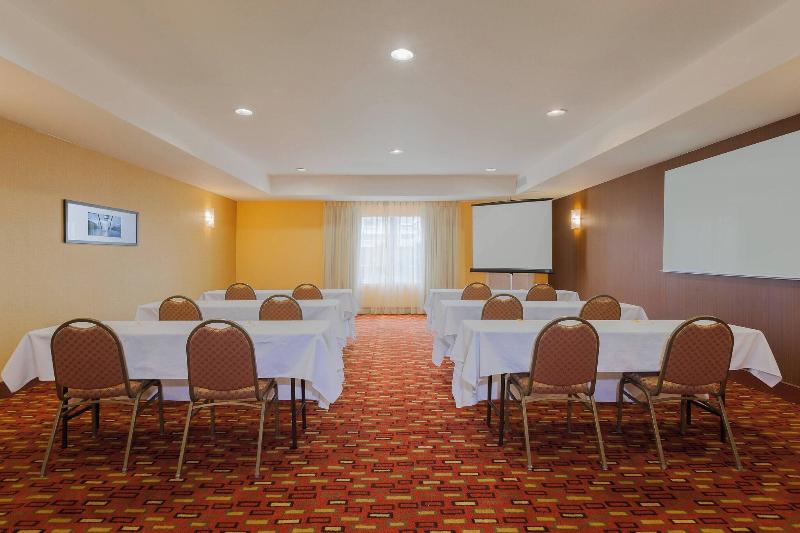 هتل Courtyard By Marriott Corpus Christi
