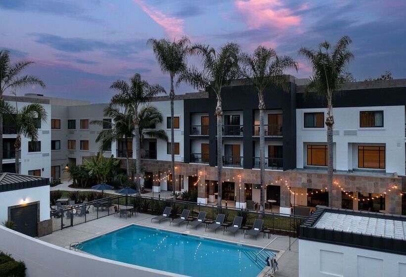 هتل Courtyard By Marriott San Diego Carlsbad