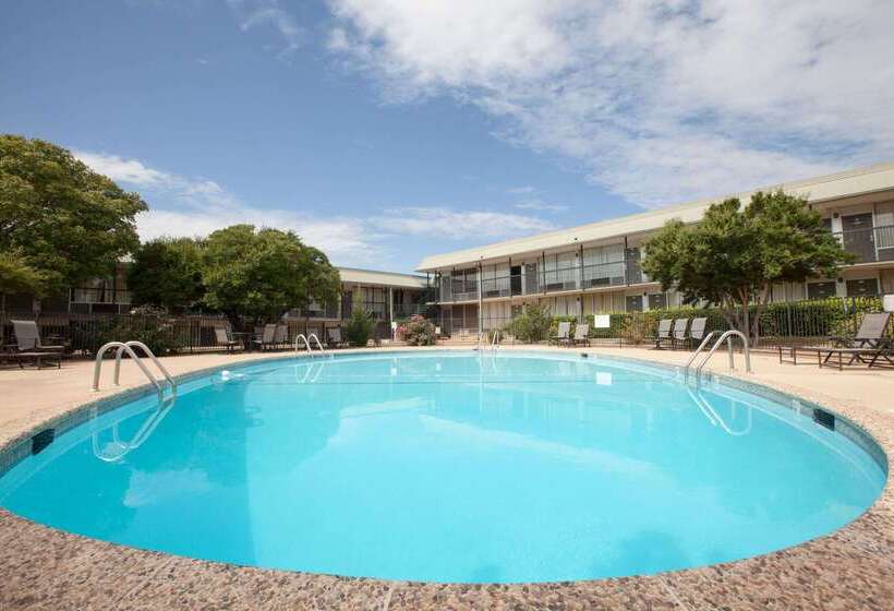 فندق Days Inn By Wyndham Clinton
