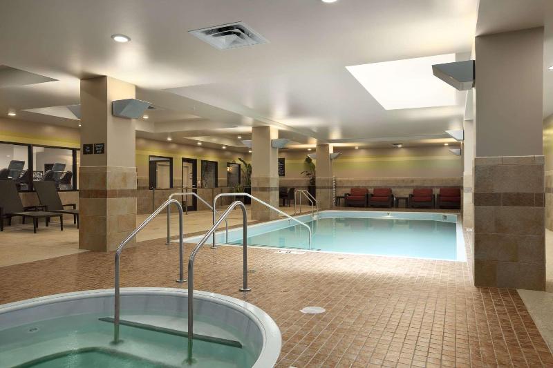 هتل Embassy Suites By Hilton St. Louis Downtown