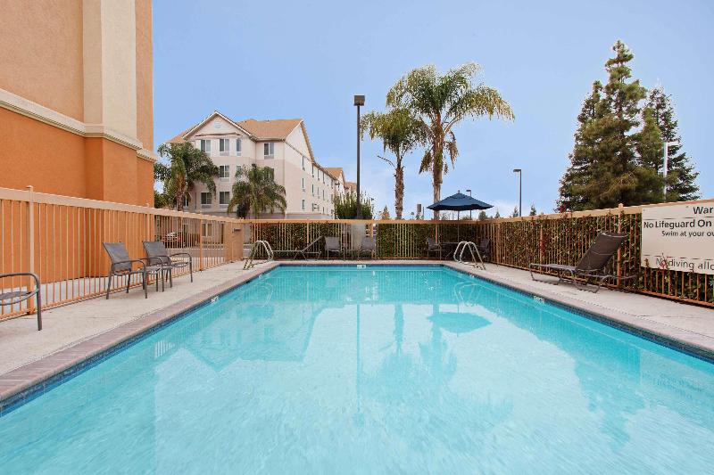 هتل Hampton Inn & Suites Clovisairport North