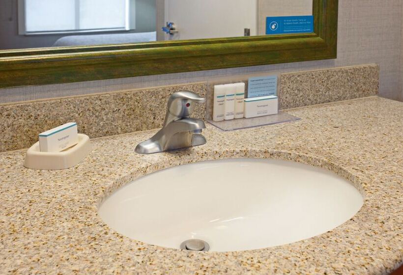 هتل Hampton Inn & Suites Clovisairport North