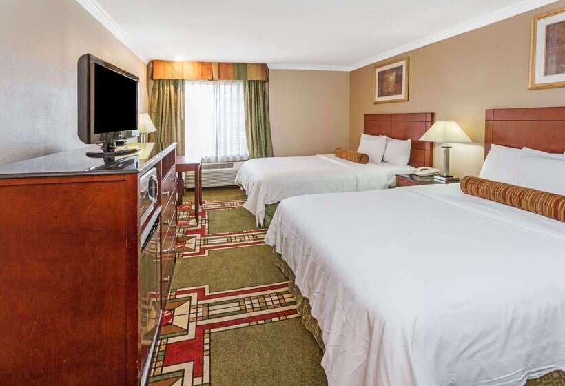 فندق Howard Johnson By Wyndham Pasadena