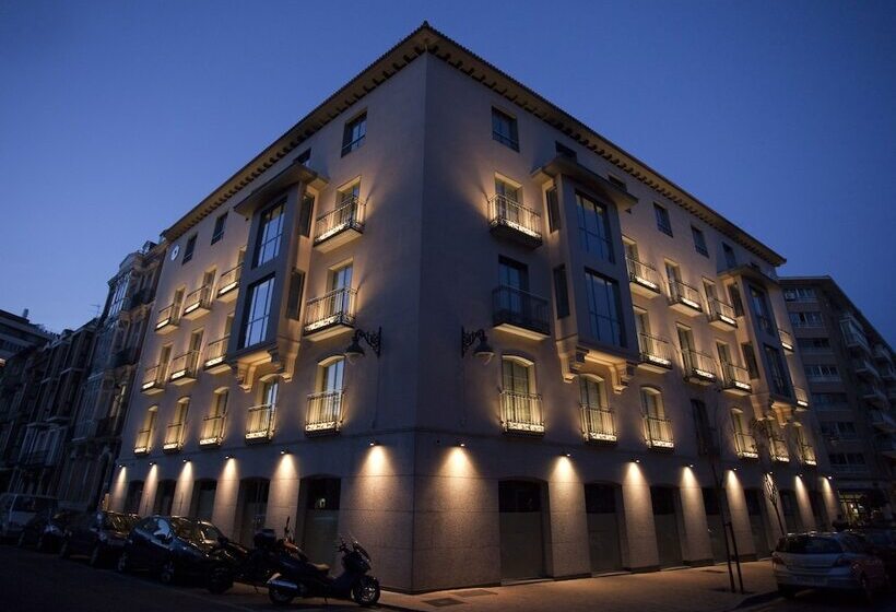 هتل Nexus Valladolid Suites &