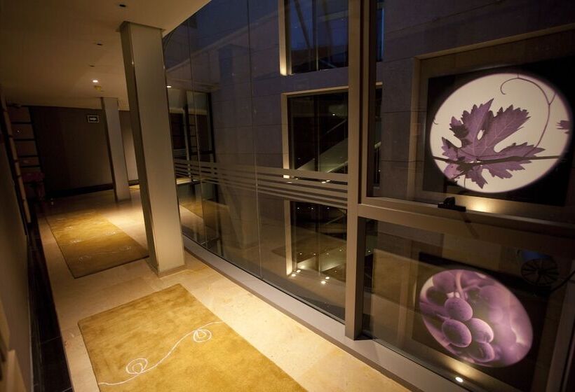 هتل Nexus Valladolid Suites &