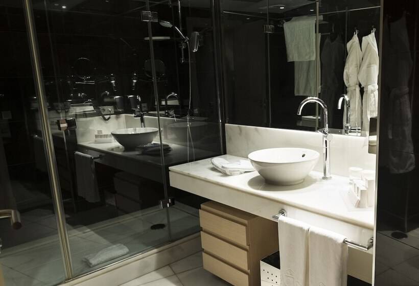 هتل Nexus Valladolid Suites &