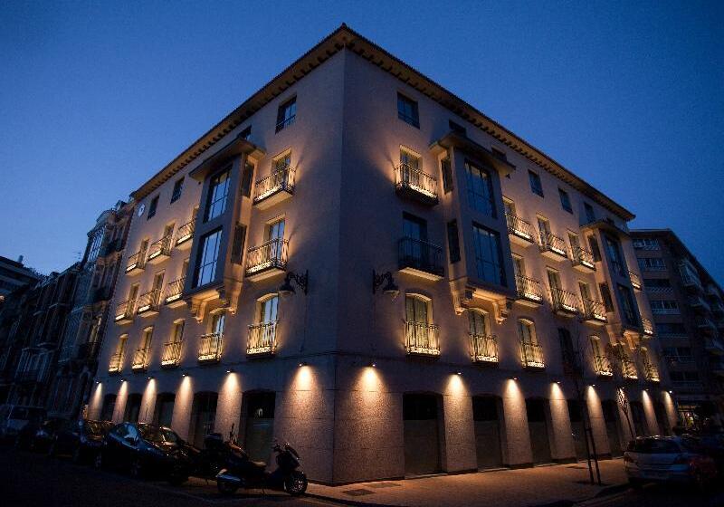 هتل Nexus Valladolid Suites &