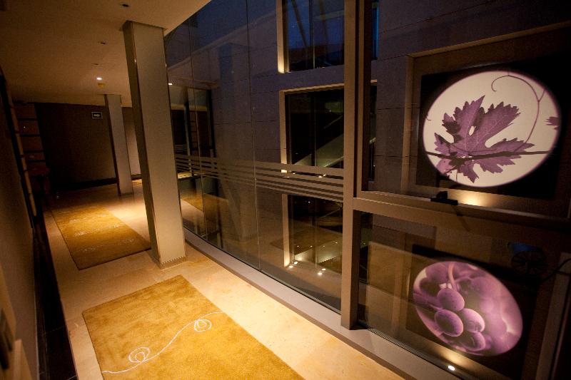 هتل Nexus Valladolid Suites &